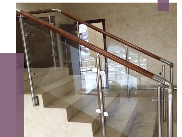 Комбинированные перила из металла и дерева в Алексине