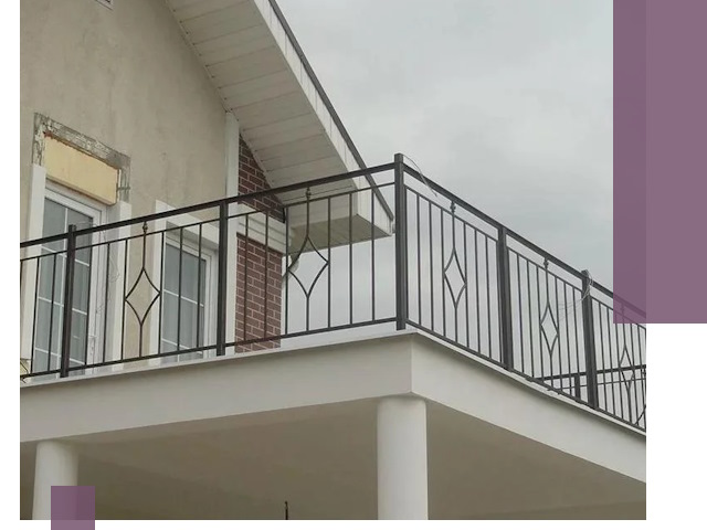 Изготовление балконных ограждений в Алексине из металла и стекла