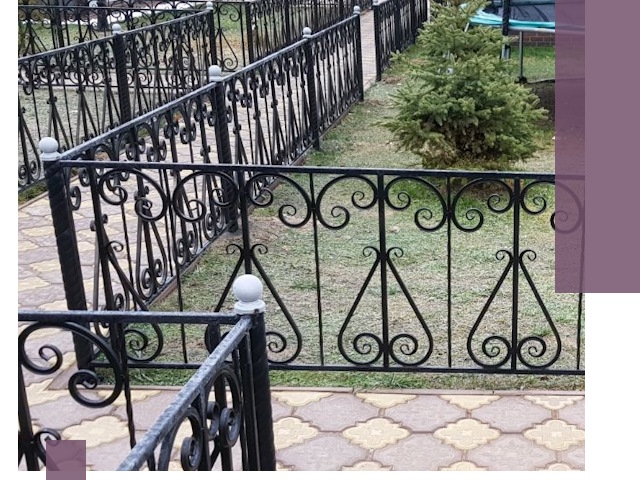 Кованые газонные ограждения под ключ в Алексине